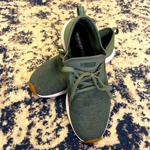 New balance forest green  Fuel core nergise sneakers